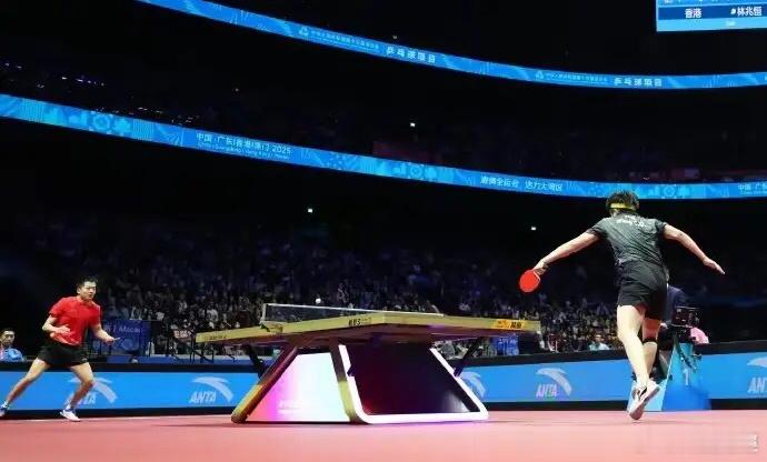  樊振东4:1战胜林诗栋 成功卫冕全运会乒乓球男单冠军：11月16日十五运会男单