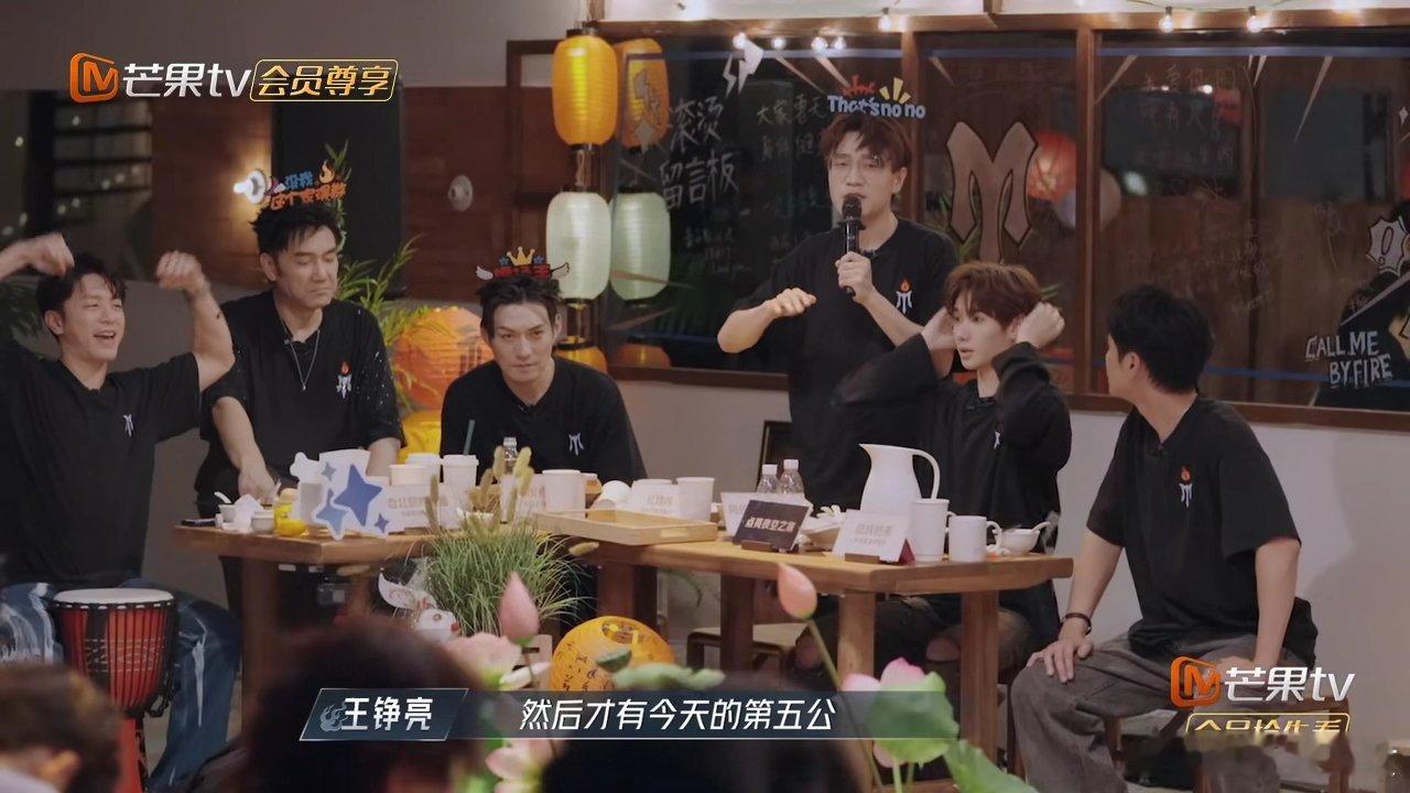 #王铮亮感谢了李泽锋# 在#披荆斩棘#中，王铮亮感恩徐海乔、李泽锋和韦礼安，美好