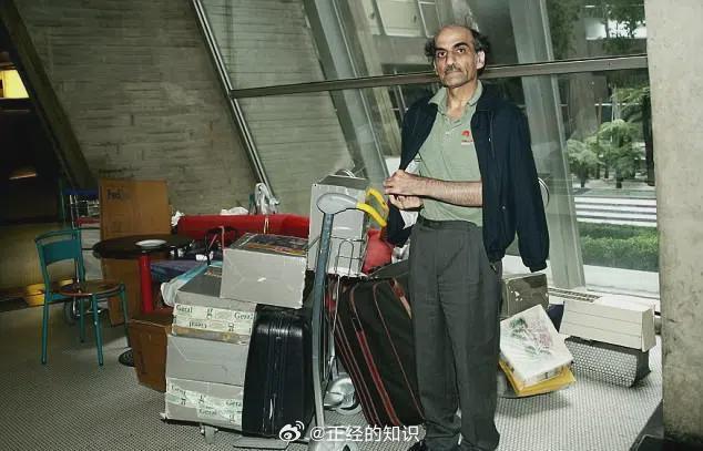 Mehran Karimi Nasseri，在法国戴高乐机场 1 号航站楼住了 