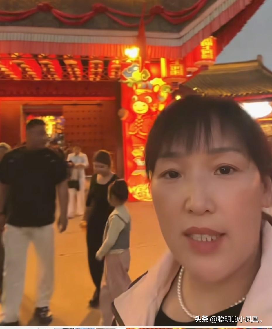 小故事！
   这刘二蛋 玩的不亦乐乎，好家伙 都快玩一个月。这大飞 的前妻真是