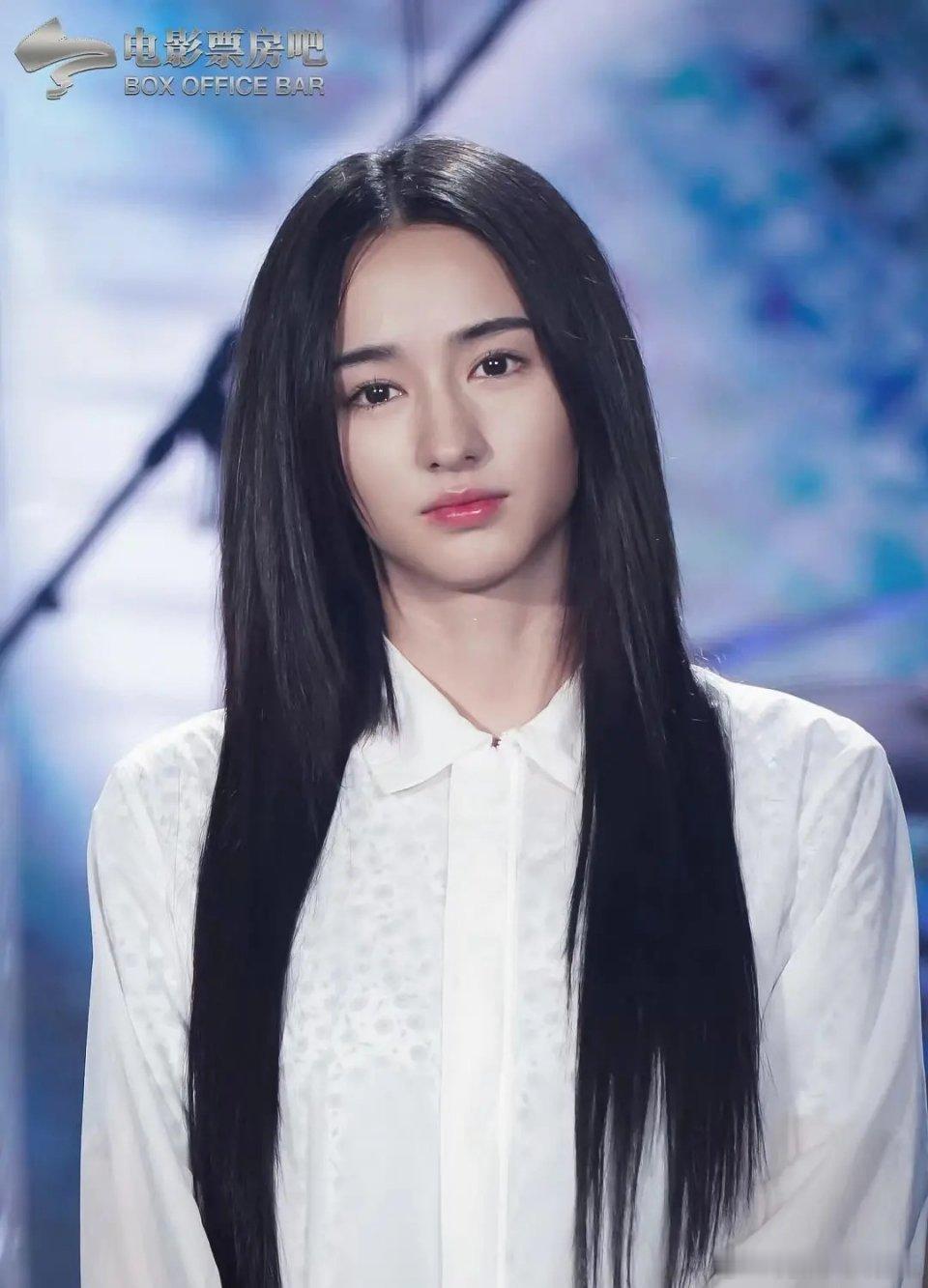 感觉李宛妲的颜值好像也没有大家吹的那么高 ​​​