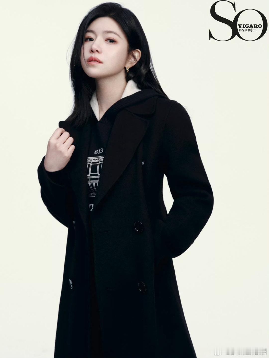 陈妍希大衣不错陈妍希米兰时装周出发图陈妍希黑色大衣 大衣不错，车不错，下车的我更