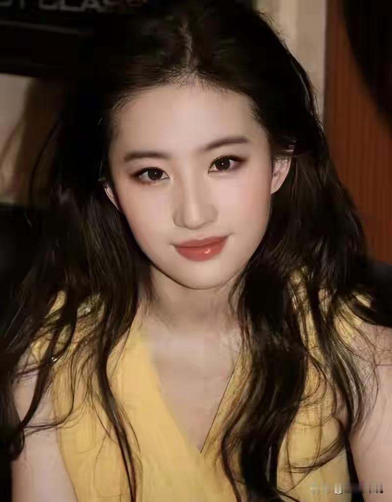 一场香港大火，让大家看到了38岁刘亦菲的爱心。11月26日香港大埔火灾牵动人心，