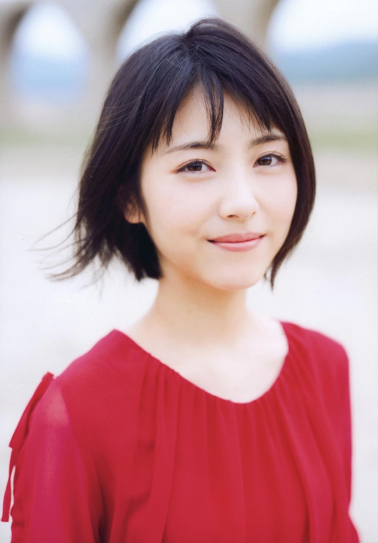 一袭红衣的滨边美波，美不胜收，令人心动心旷神怡魅力型女人 越活越好的女人 精致女