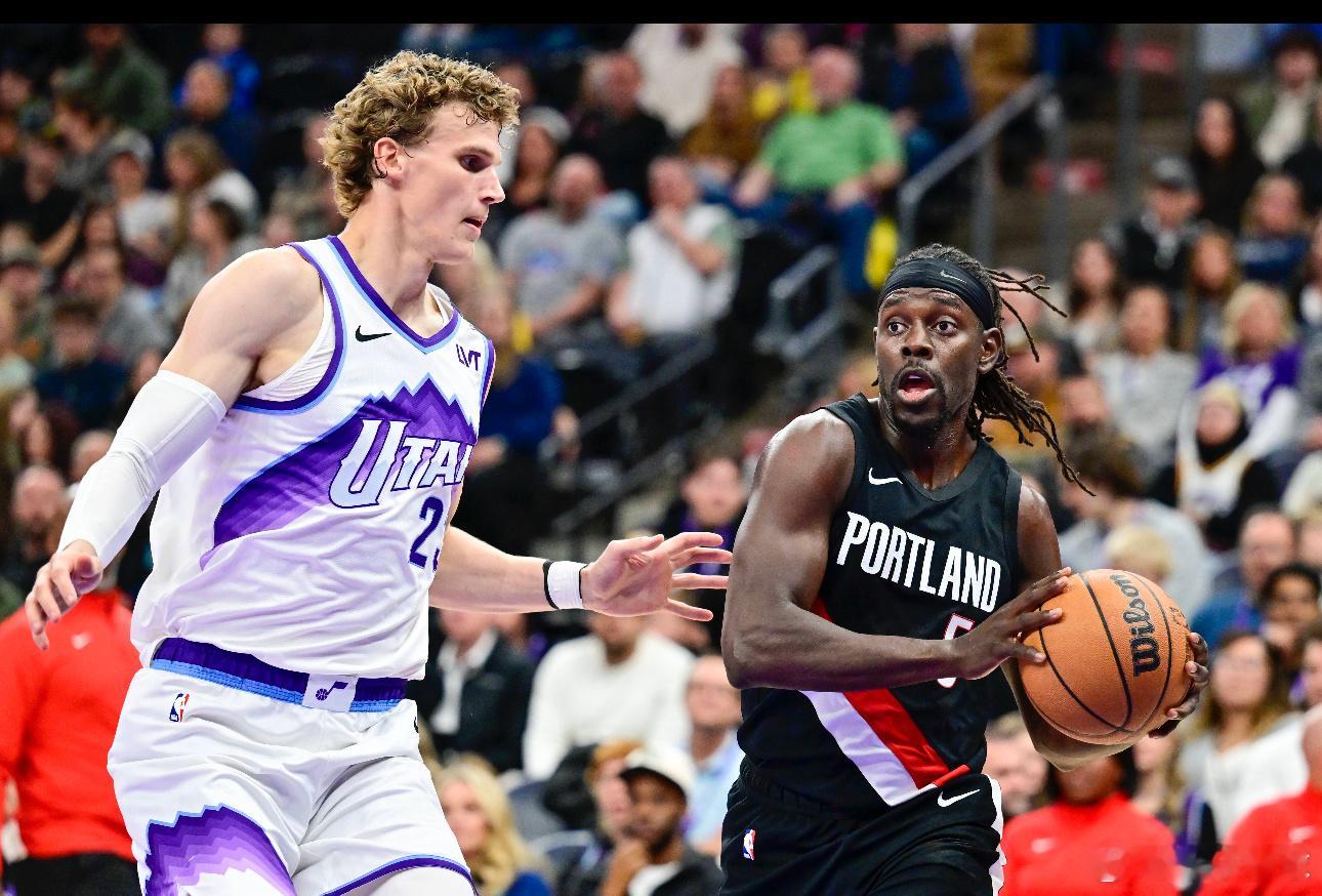 1月19日讯 明日，NBA常规赛继续进行，马刺将在主场迎战爵士。今日，两队公布了