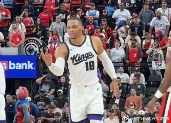 国王118-109拿下快船，威少全场12分12篮板10助攻4抢断，又一个三双入账