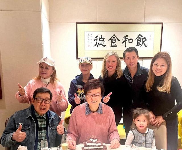 资深演员陈曼娜一直有传身家过亿，是「亿万富婆」，而她的一对仔女更是尖子学霸。儿子