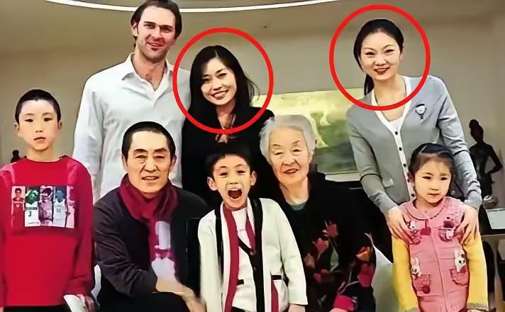导演张艺谋，

不查不知道，一查才发现，他家里这关系还挺有意思。

现任老婆陈婷