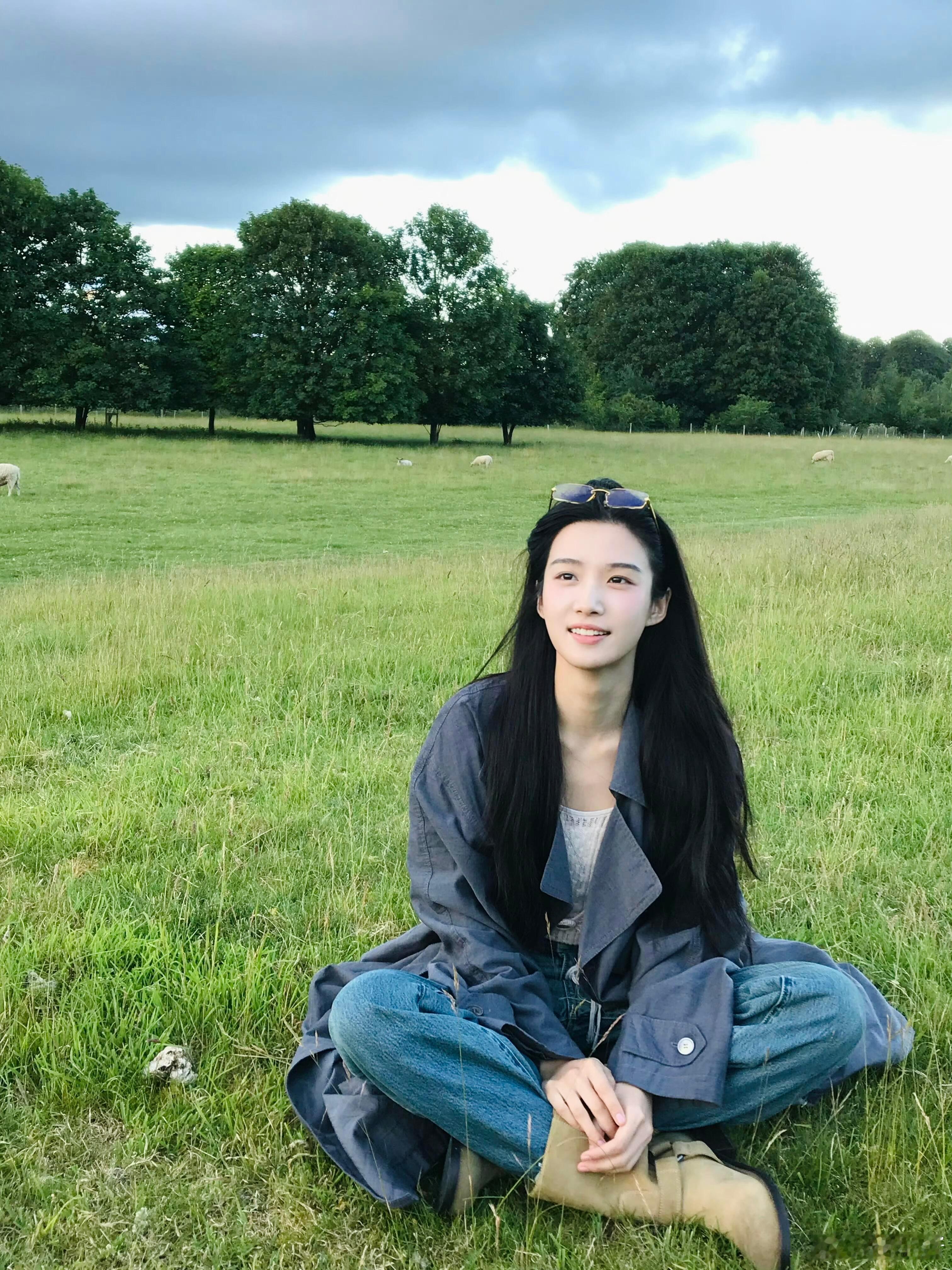 卢昱晓在伦敦拍摄了云厘素材 看到直播拿照片出来我直接泪目，因为云厘在英国读过书就
