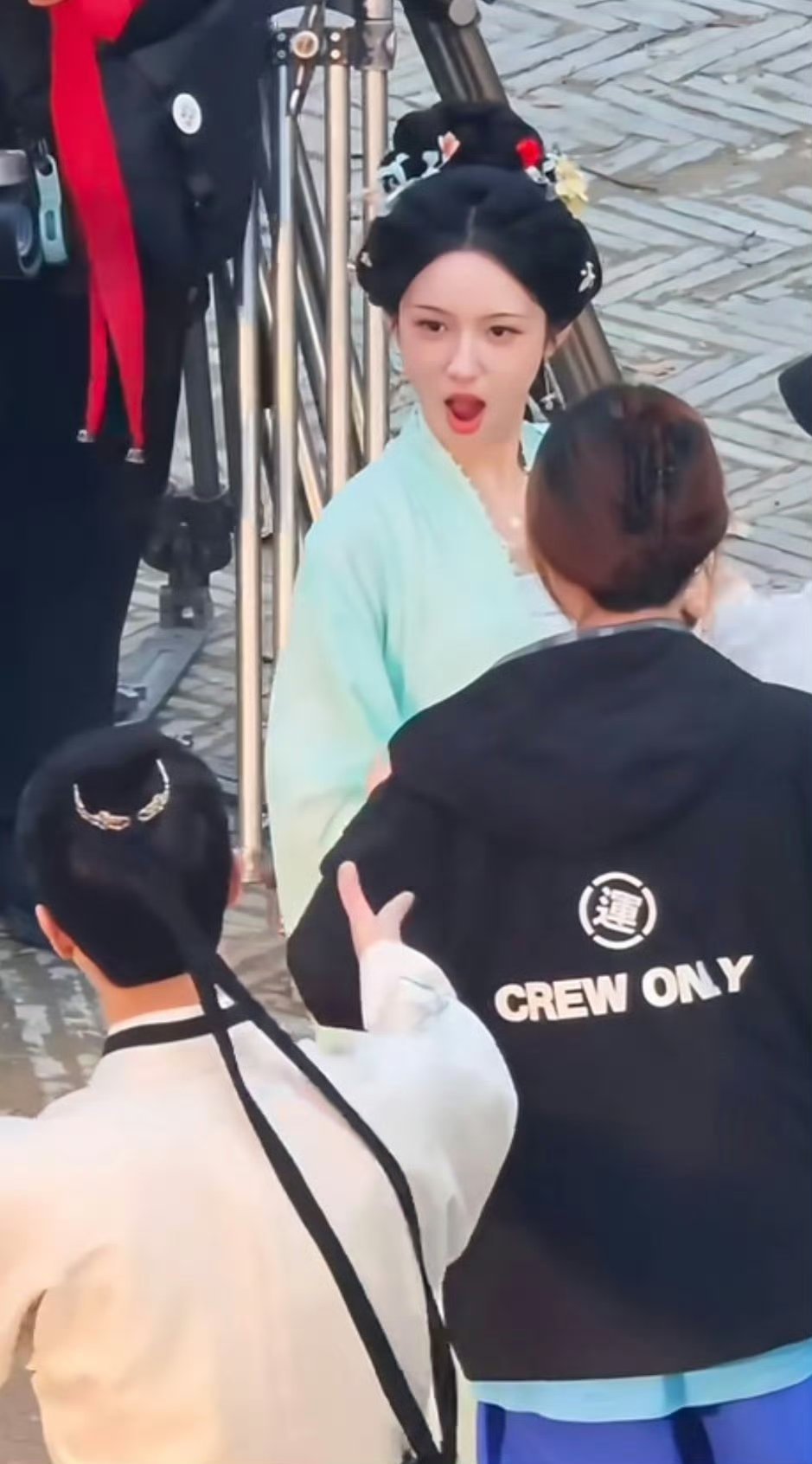 许凯和周也在聊啥呢这么开心这俩人是不是在粤语加密通话中啊 ​​​