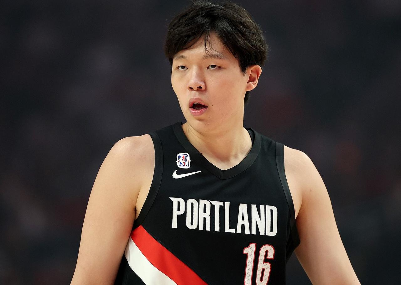 好消息，杨瀚森迎来最大的利好消息，开拓者主力内线中锋克林根因为伤病，明天将会缺席