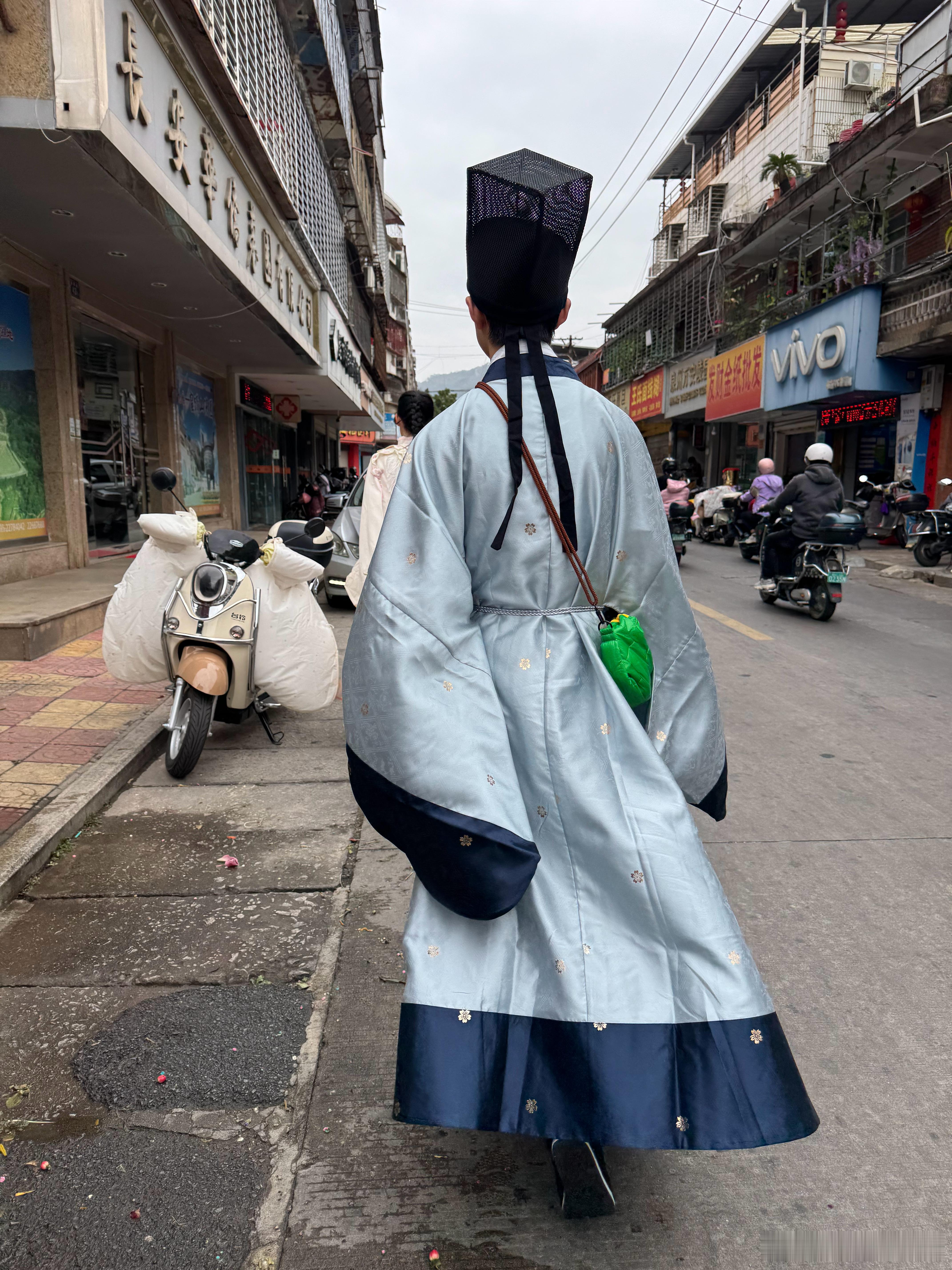 满城都是姜母鸭的味道中国最大高速收费站迎返程高峰 这家好吃 泉州·忠记盐烧鸭