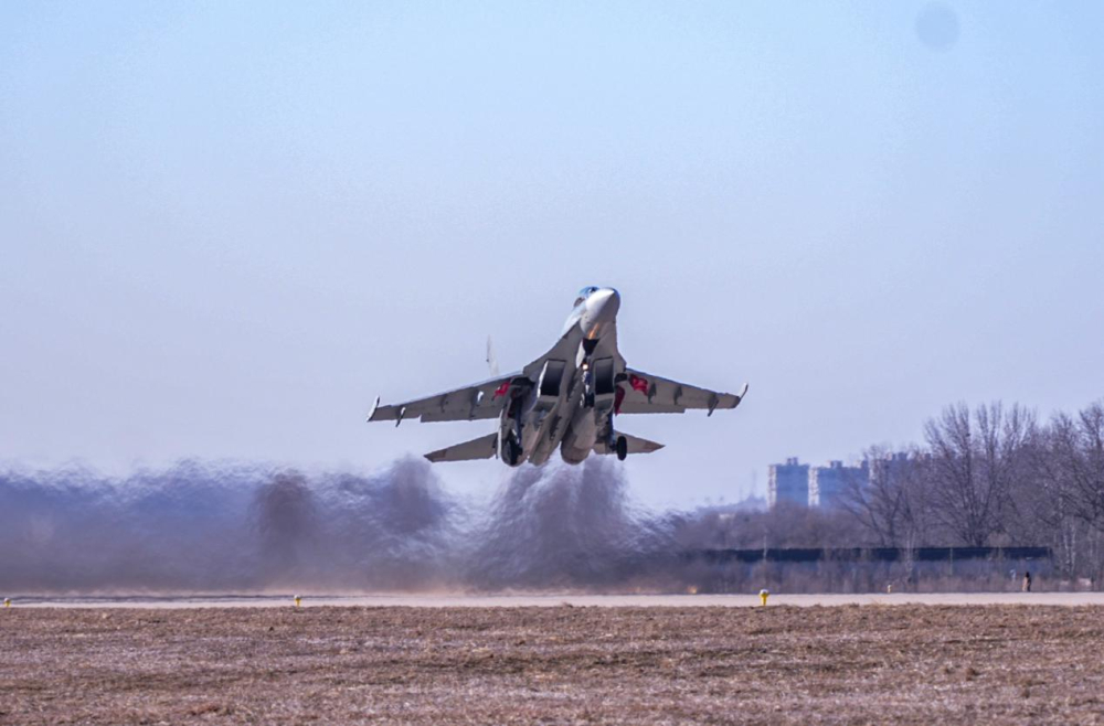 寒冬砺兵忙北空“辽东雄鹰”歼-16烽火问鼎计划制胜空天