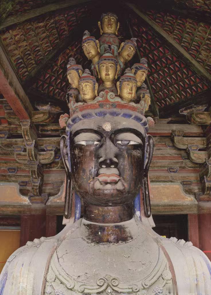 独乐寺十一面观音立像坐落于天津市蓟州区独乐寺观音阁内，是寺内最核心的宗教艺术瑰宝