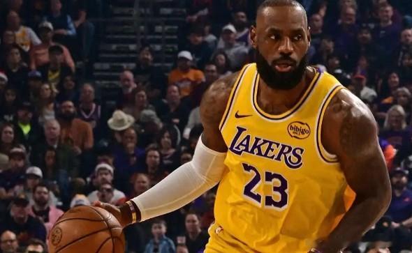 詹姆斯23分6助攻，在湖人缺兵短将之际临危受命、老而弥坚，通过强悍的表现曾经一度