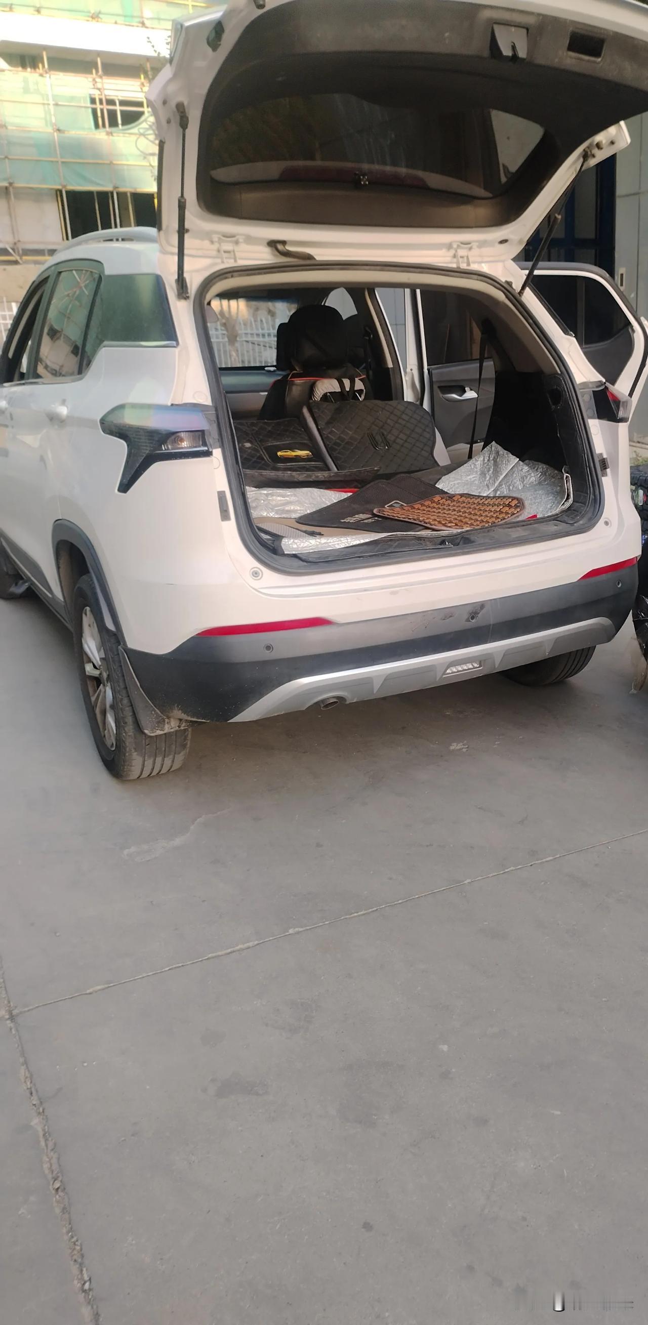 真没想到在乌鲁木齐居然能碰到和我一样开着油车跑四轮小件的人。去年注册了App之后