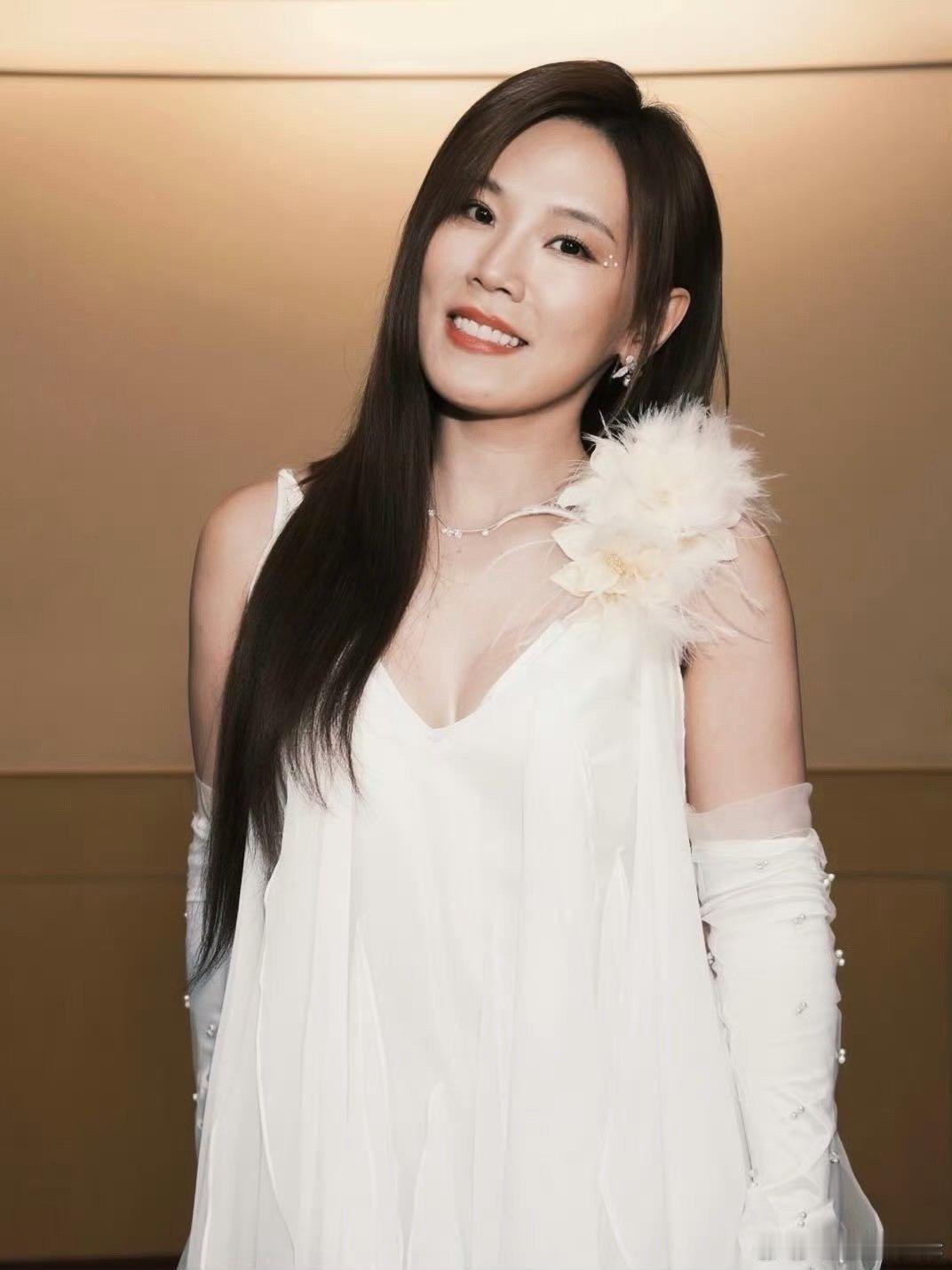 李佳薇能亮巡回演唱会杭州站 好期待这个今天开启预售的杭州演唱会！3月春天的第一场