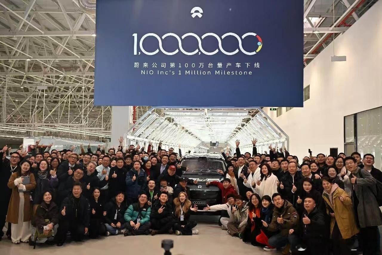 26年1月6日，蔚来第100万台量产车下线25年11月21日，小鹏第100万台量