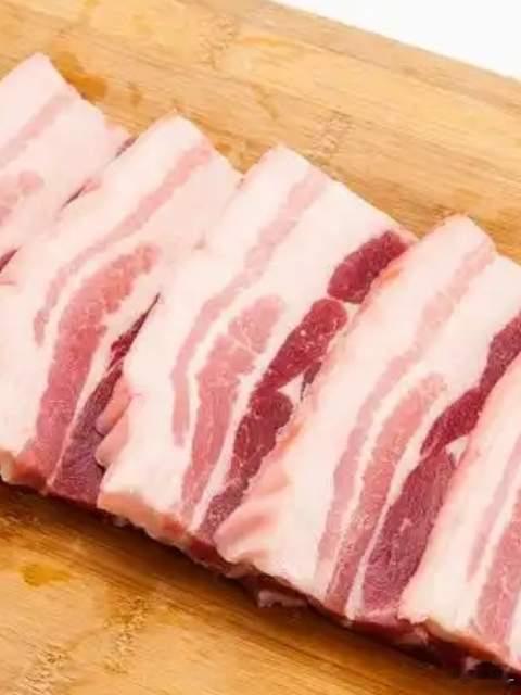 每个孩子带3斤五花肉去幼儿园，有些家长不知道带这么多肉去干嘛，大家纷纷好奇，原来