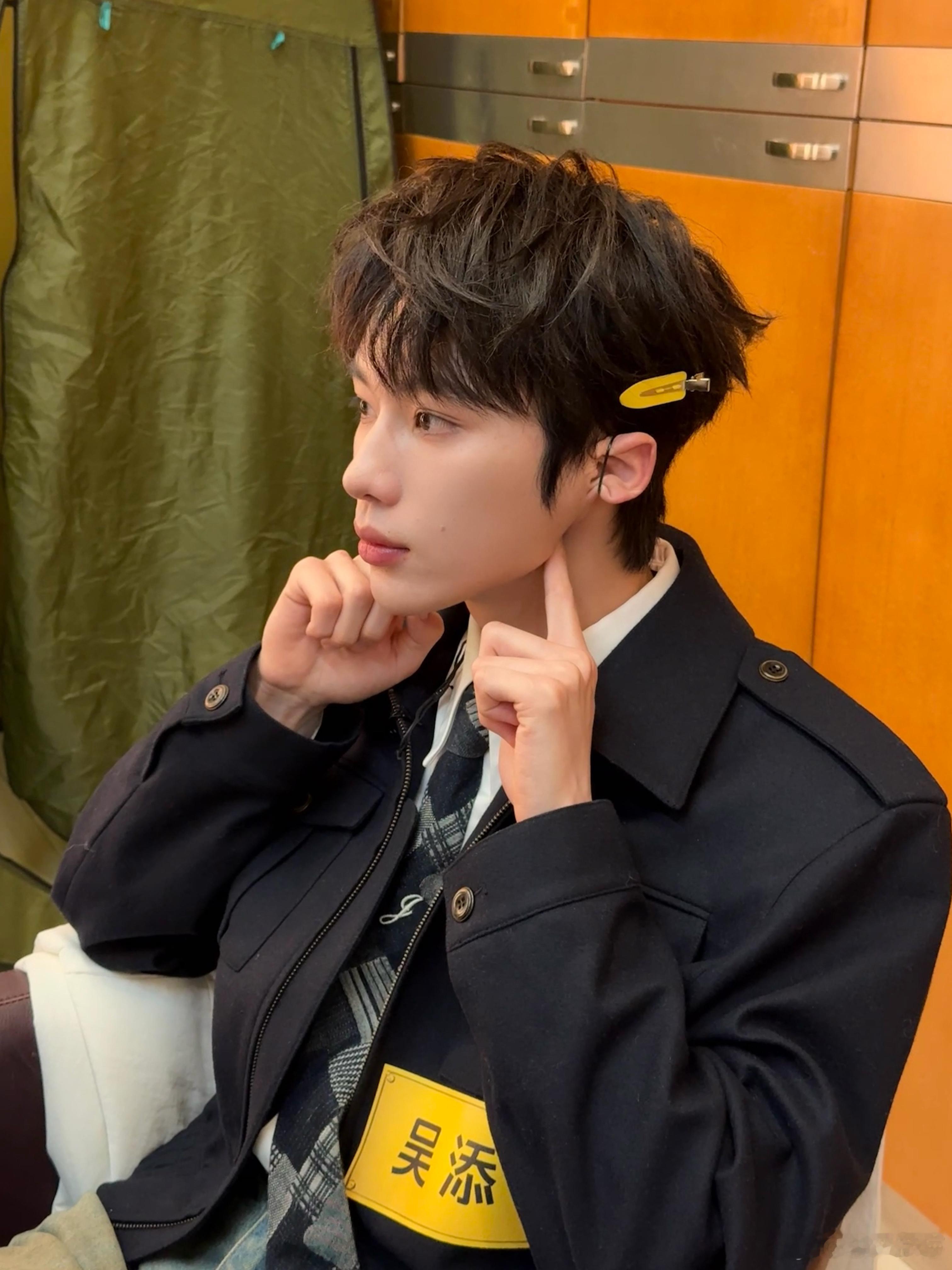 吴添豪连续三次向刘涛告白00后小奶狗追刘涛 谁还没被入班小考吸引啊！吴添豪三次向