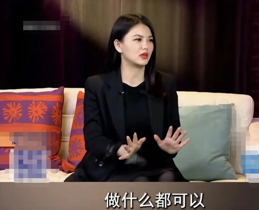 主持人：“你希望她以后做什么呢”
李湘：“随便，做什么都可以，我觉得最重要的是她