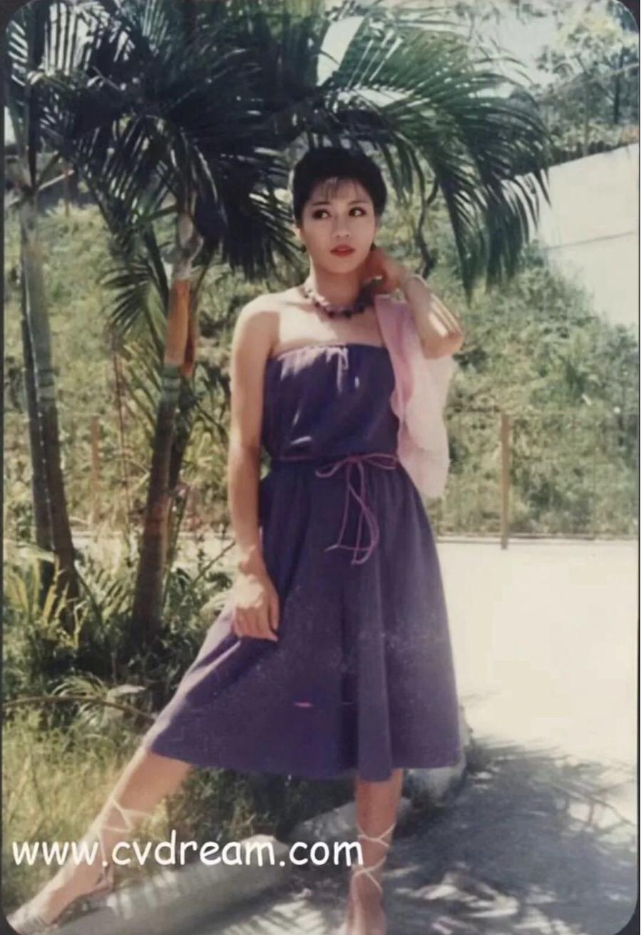 翁美玲的复古穿搭，40年后依然美到犯规！

谁能想到，这些穿搭是来自几十年前的翁