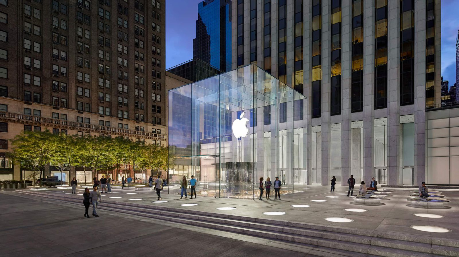 【第五大道 Apple Store 零售店将于下周一晚间暂停营业，原因如下】根据