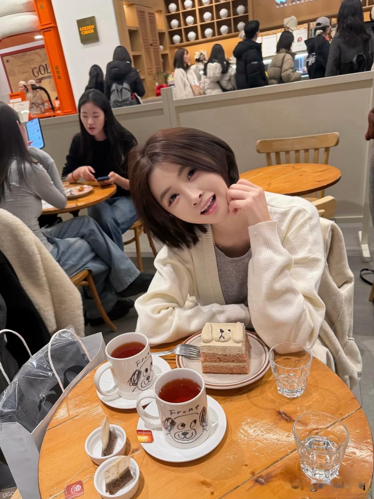 你是我疲惫生活里，温柔的梦想。
自然清新美少女 超级耐看美女 清秀美少女