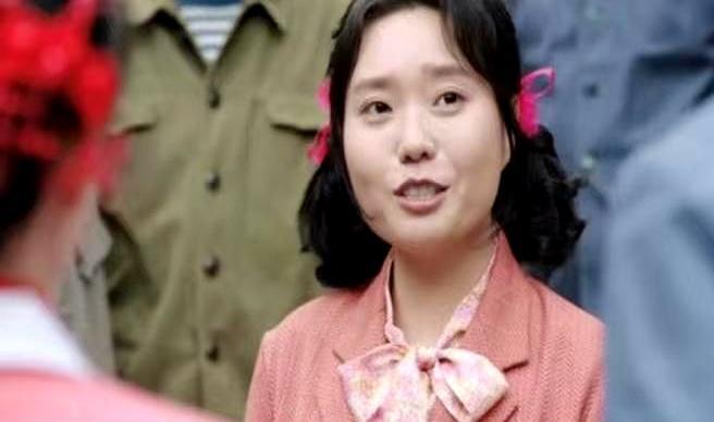 围着男人转的年代剧苦情女，终于绝迹了。
 
为了追师傅，叶爱花卖掉好房子换进家属