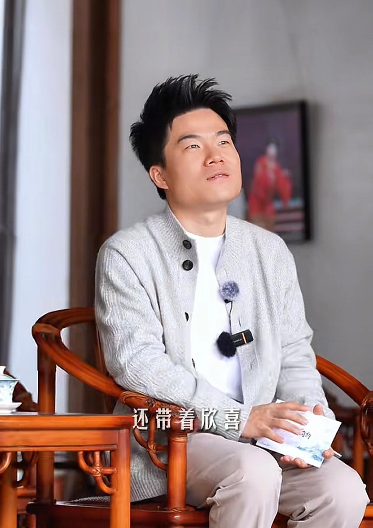 汉森从来没想过，就因为那个风雪夜，他从一个弹钢琴“背景板”，成了福建行三天销售额