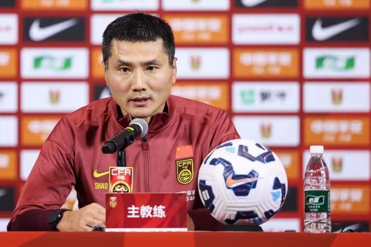 中国男足将在今天下午2点应战喀麦隆队，这是邵佳一执教国足的第二场国际比赛，央视5