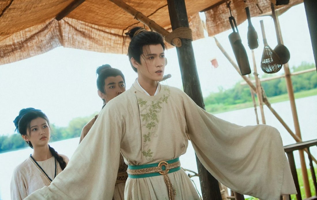 李昀锐 言尚杀青大吉！静待书生赴长安 荧幕见～