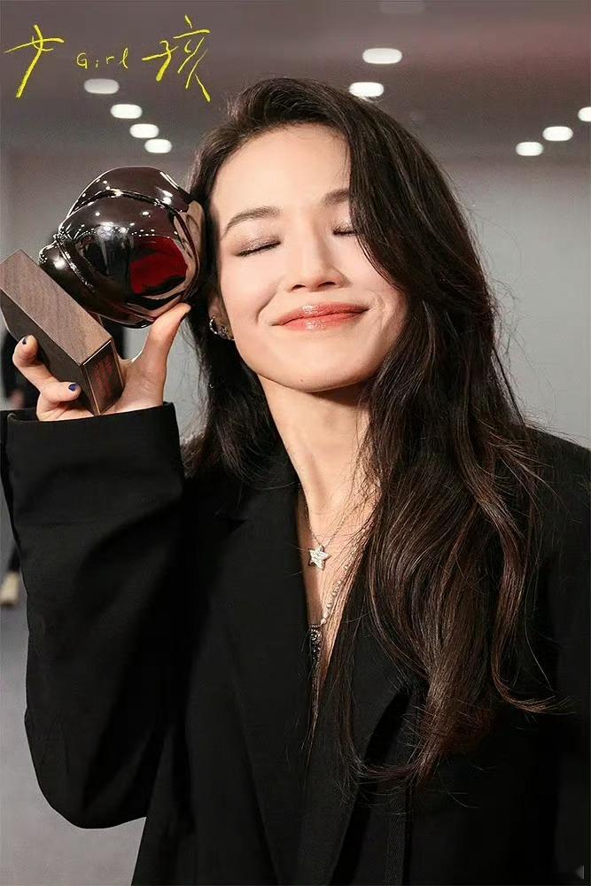 舒淇导演演员双面花开舒淇别人都看好你你自己也很争气！不管是做导演还是做演员都能做
