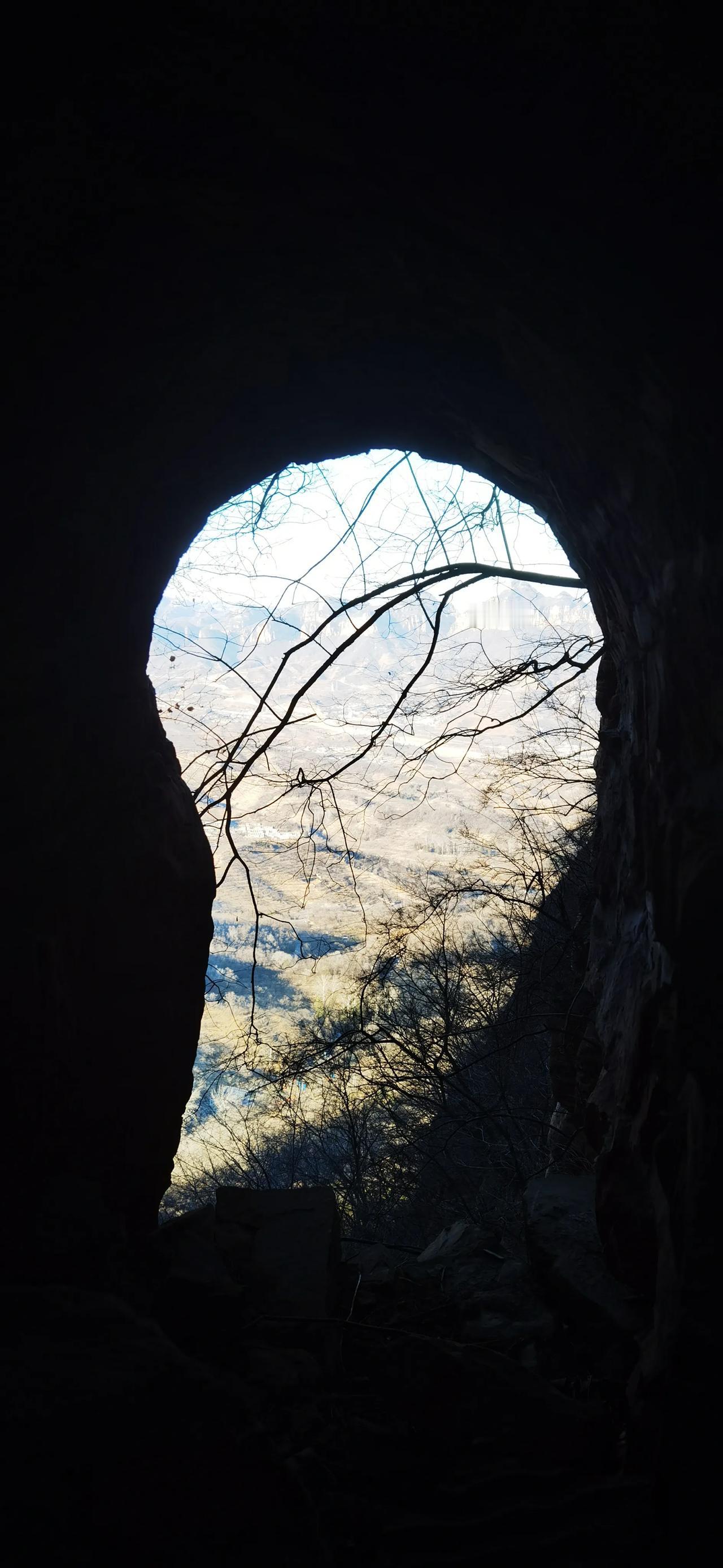 发一张站在高山上拍的图片