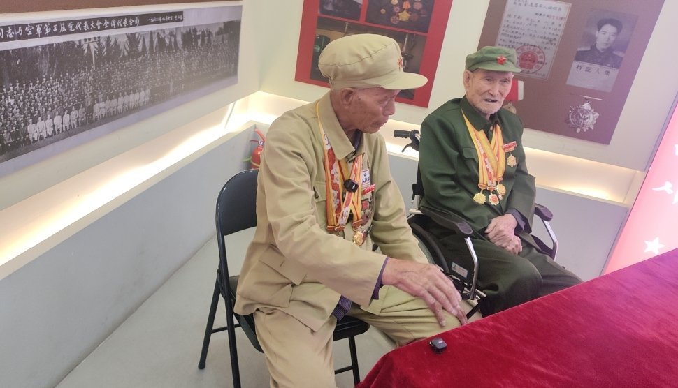 听老战士讲革命经历，不到8分钟，已经提到了10次毛主席。 ​​​