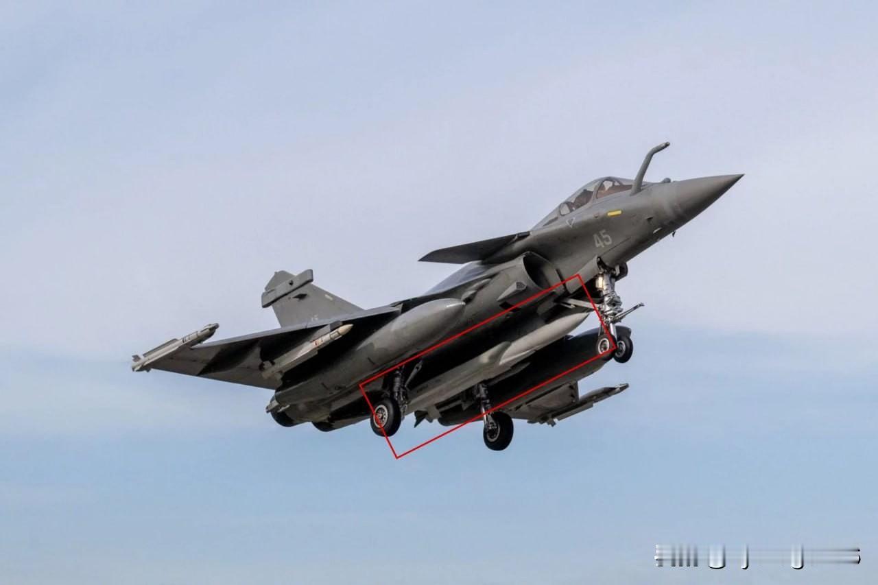 🇫🇷🚀 法国在一次海军航空核演习中，首次从“阵风”舰载战斗机上发射了ASM