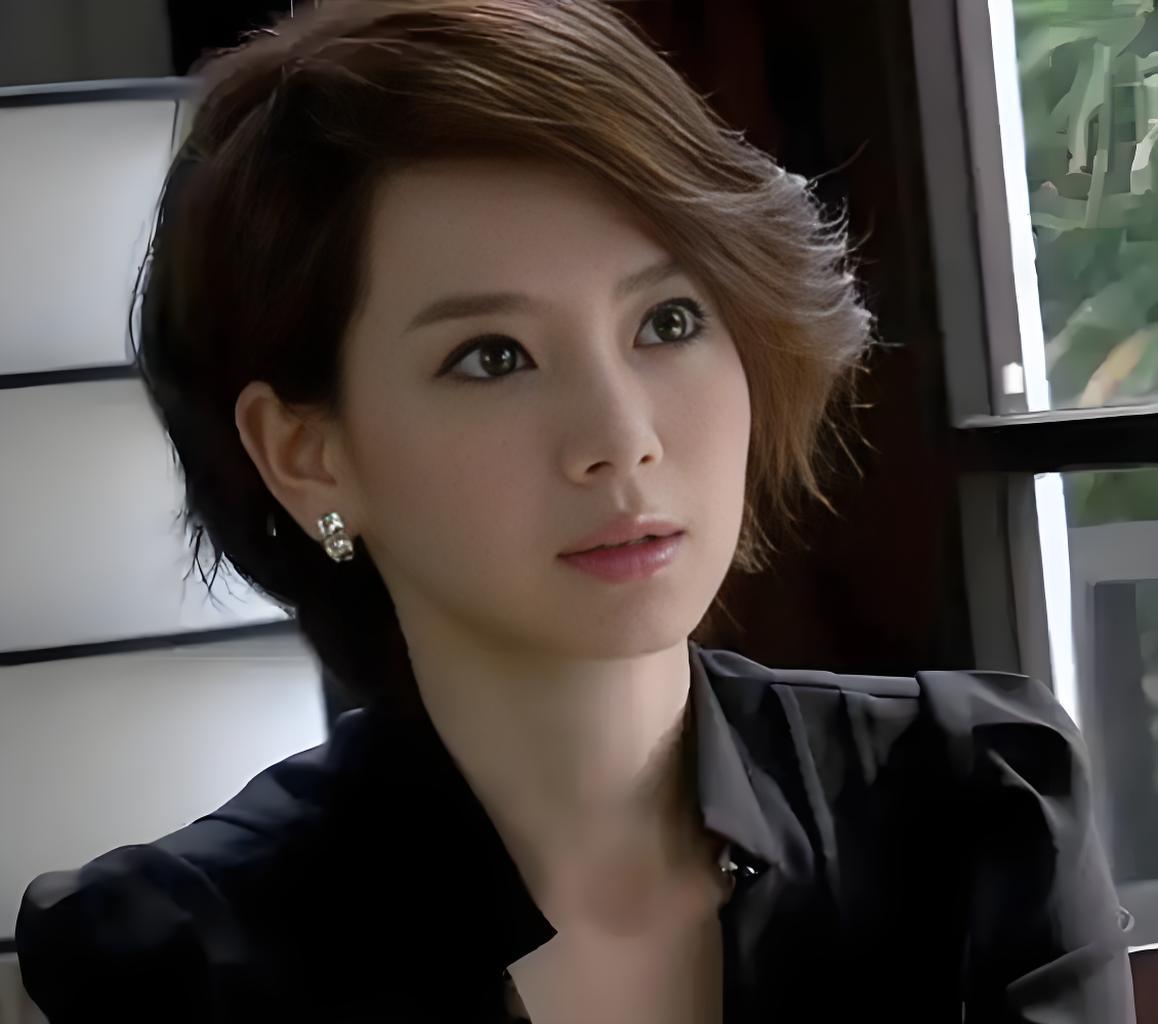 一次，王思聪参加一场酒会，刚进门看到一个美女，当时他扫了美女全身一眼...