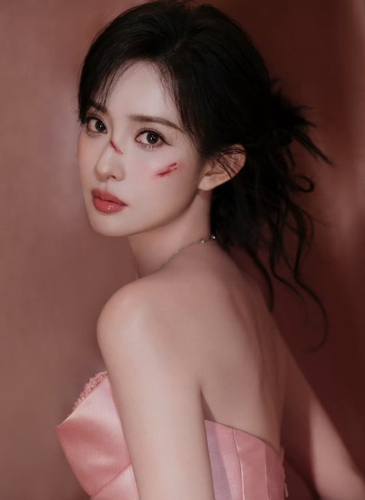 娱乐[超话]孟子义执剑战损 孟子义好美啊啊啊啊！孟子义粉色战损妆 ​​​