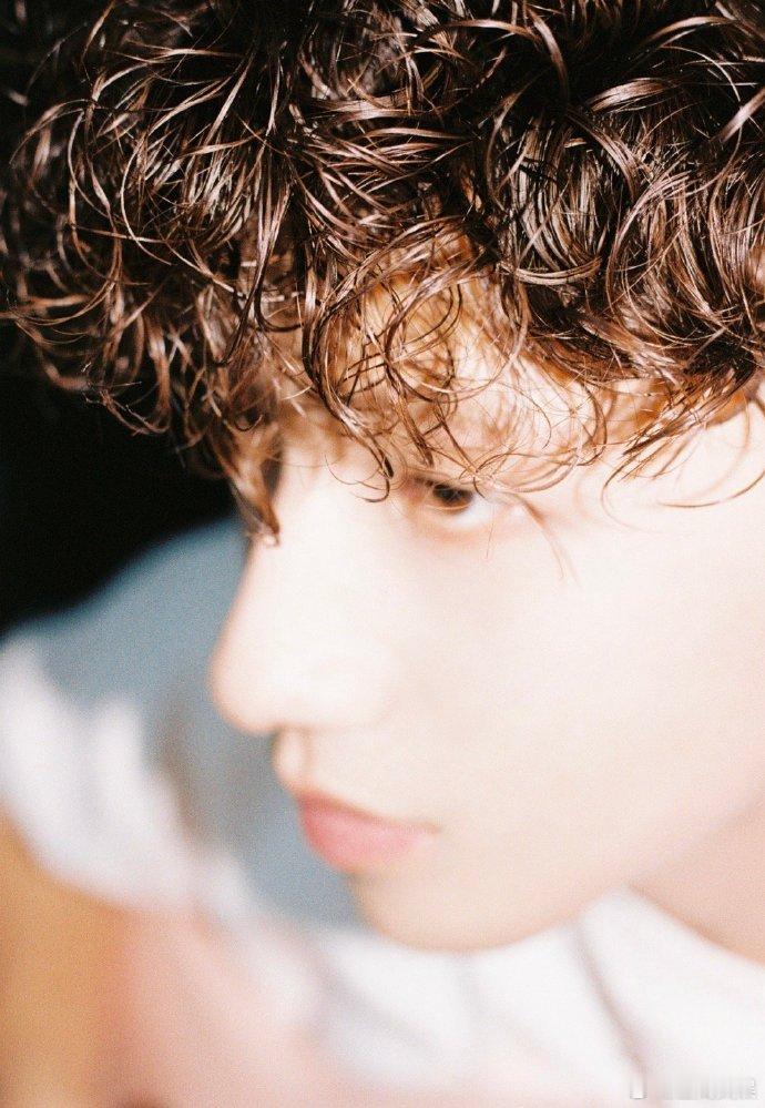 王一珩MyRoomTour实体专  王一珩第一张实体专要和大家见面啦 即将问世的