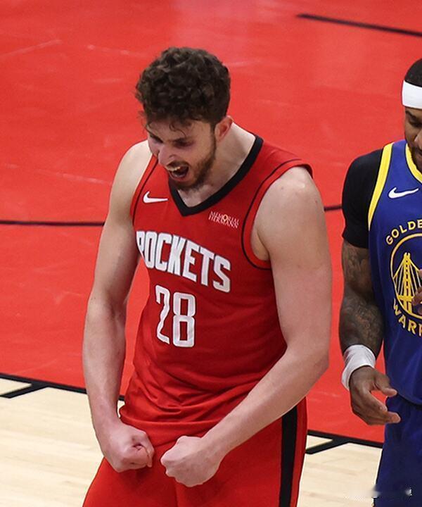 火箭赢球的密码，被一个漂亮的数据掩盖了。
不是申京的20分不够好。
而是当他