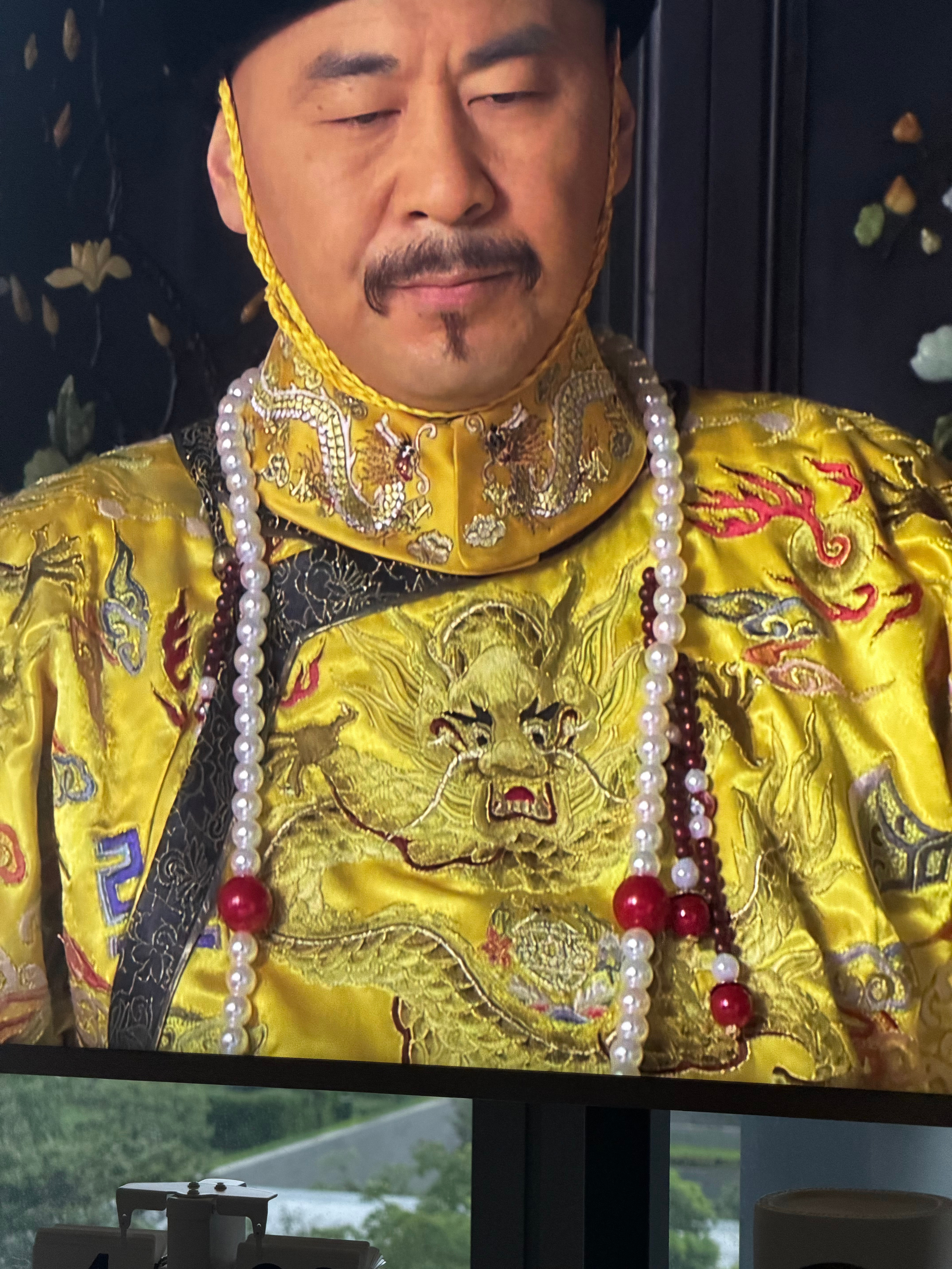 这串珍珠看着不错，bb们觉得我上来砍价多少合适呀