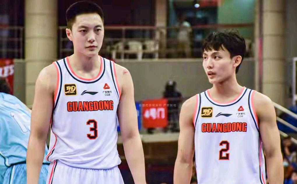 广东队大比分输给了辽宁男篮，最近广东队的整体状态实在是有点低迷啊，到底是什么原因