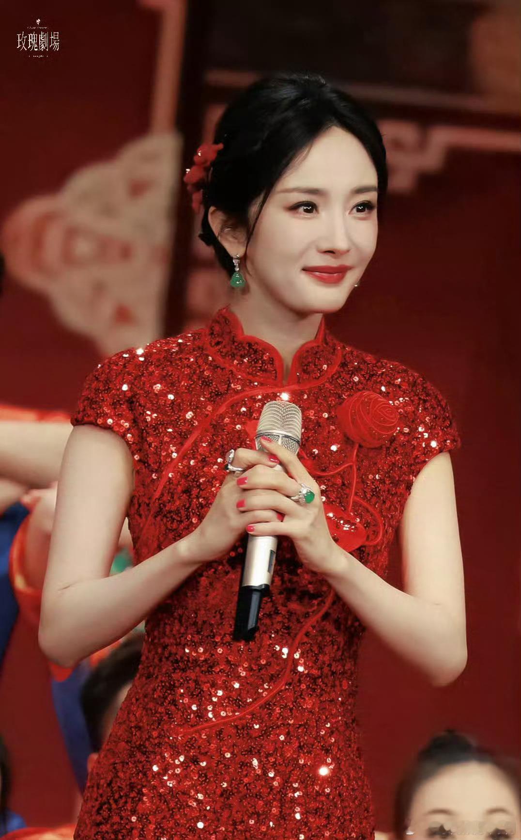 杨幂春晚路透是前年的看得出来大家想让杨幂上春晚啦，但是这个路透图是前年的哦，杨幂