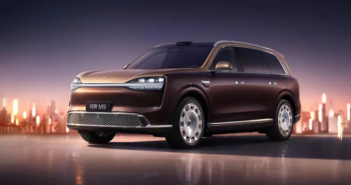 改写豪华车百年定式，问界的第一和唯一