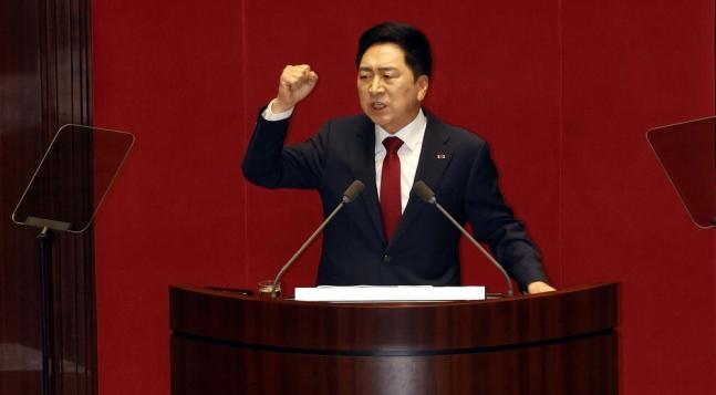 【韩国执政党要求剥夺在韩中国人的投票权，修改在韩中国人健康保险的受惠范围】

韩