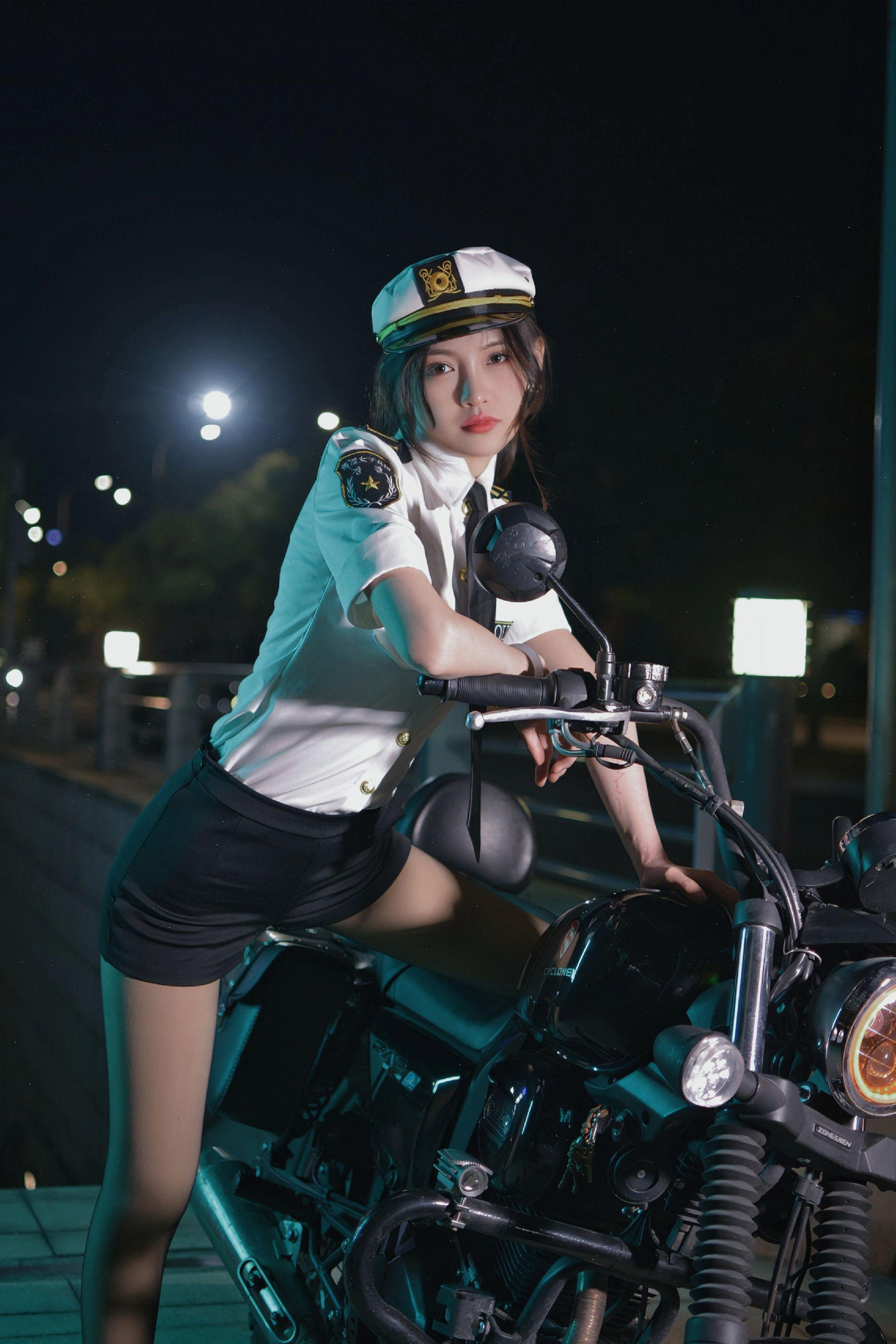 车上是指挥官 车下是阶下囚？