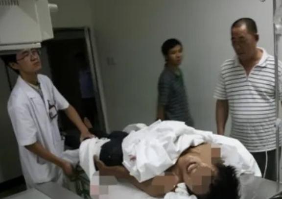 “我老公把自己的‘命根子’切了！”2016 年福建，一名男子自行自残，妻子急忙求