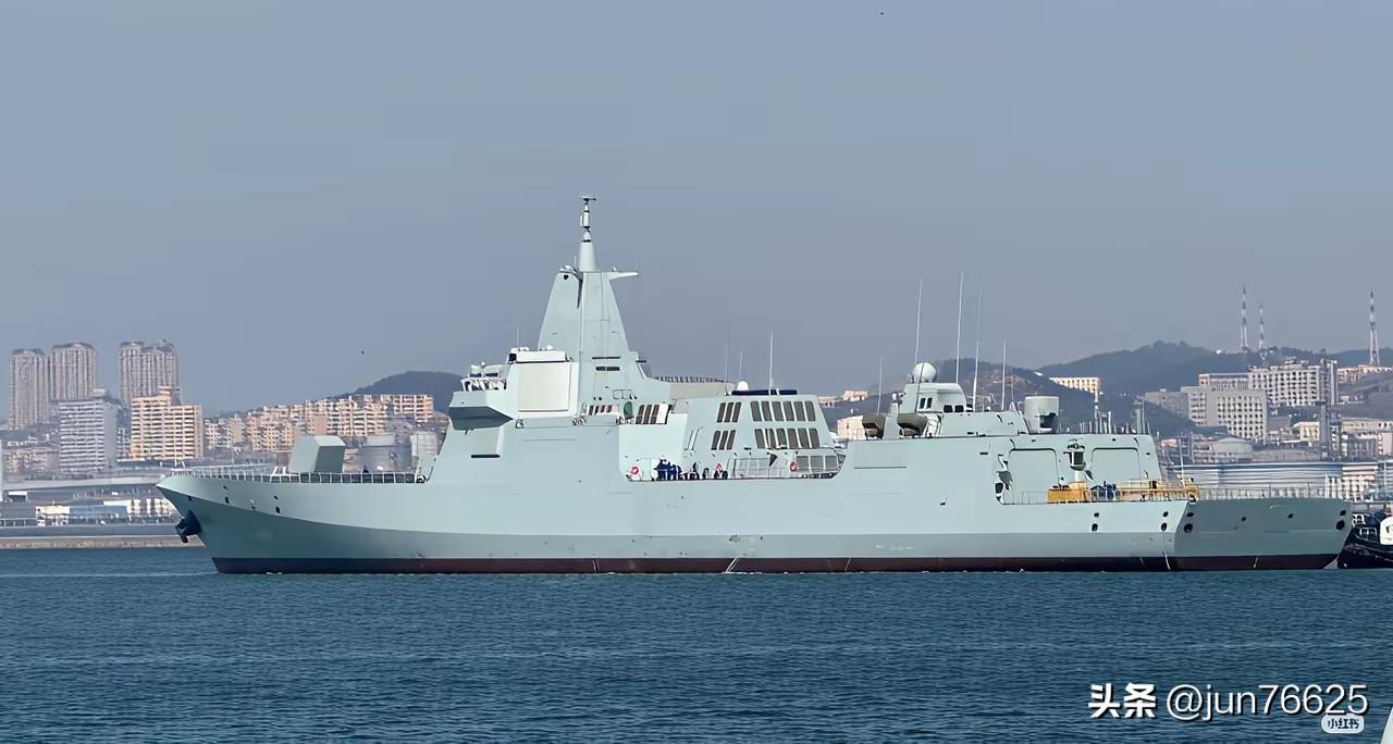 055万吨大驱新舰海试，不知道花落谁家？
近日，一张055万吨大驱新舰海试的图片