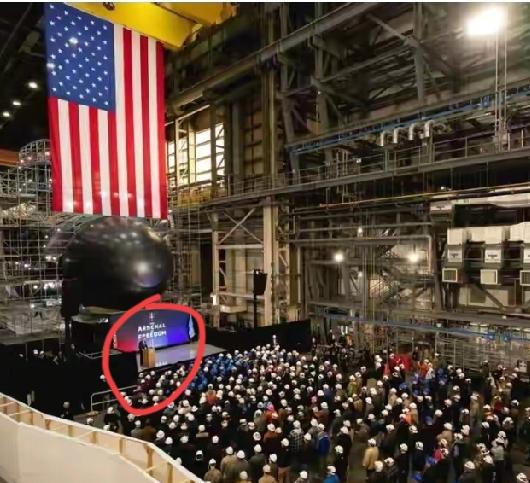 必须要造船，必须要领先，美国战争部长赫格塞斯在美国最大的造船厂波特纽斯，声嘶力竭