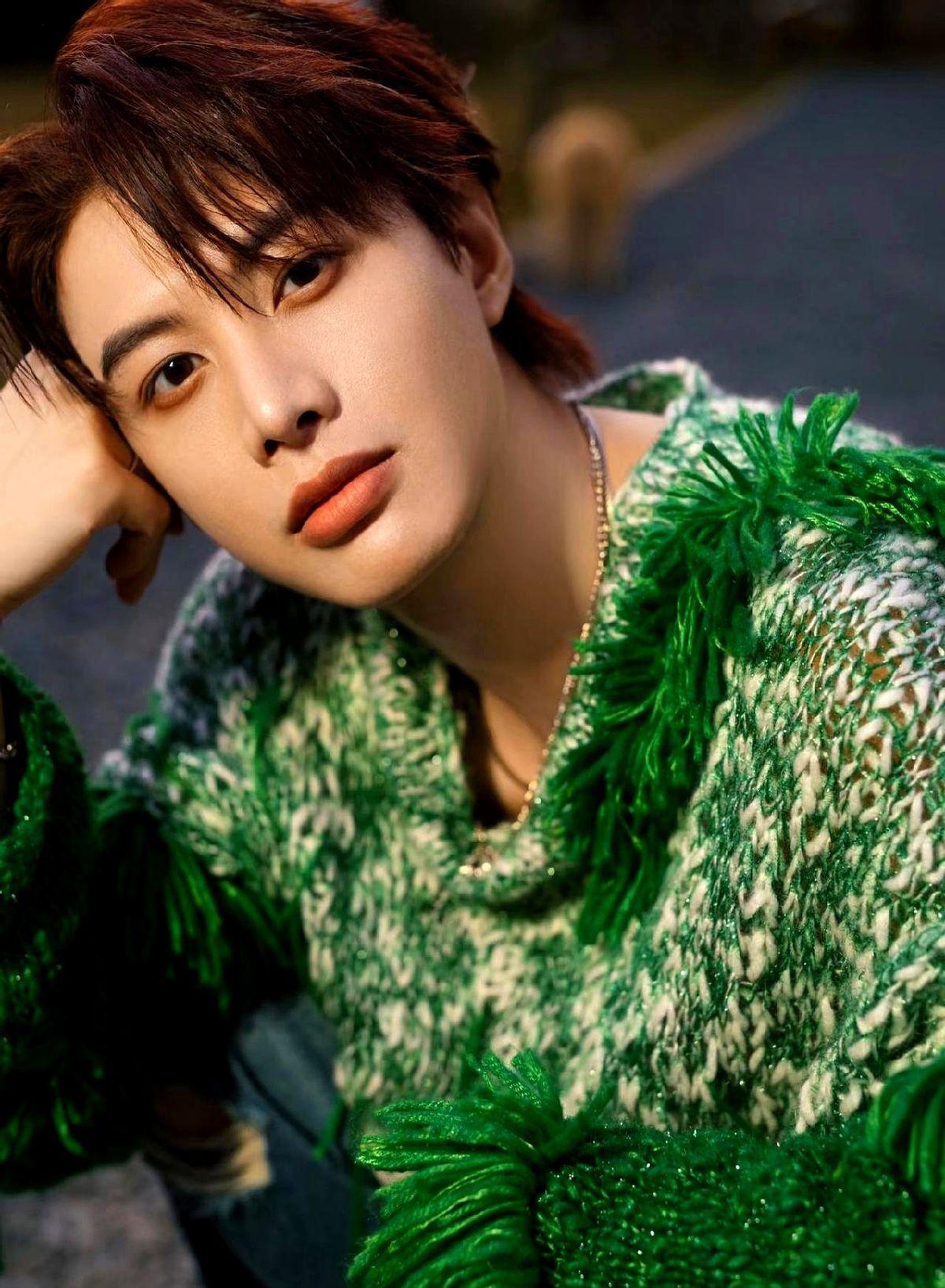 短剧圈最帅榜最近吵翻了。何健麒拿了第一，广东肇庆人，演的《三嫁魔君》《迎凤归》火